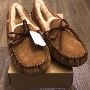 UGG Dakota Slipper Sizes 6 or 7. Chestnut